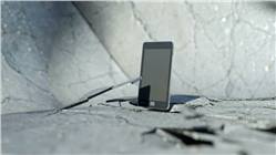 هاتف يسقط من طائرة ولم يحدث له أى ضرر