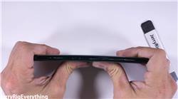 شاهد هاتف Galaxy Note 8 يتعرض لإختبارات الخدش والحرق والإنحناء