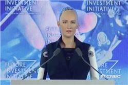 صوفيا أول روبوت فى العالم يحمل جنسية سعودية وجواز سفر