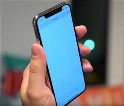شاشة هاتف iPhone X تُعاني مما عانت منه شاشة Pixel 2 XL
