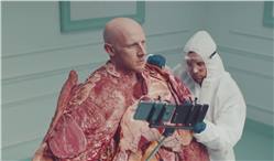 إعلان جديد مثير للإشمئزاز للهاتف OnePlus 5T