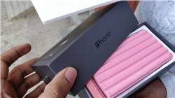 رجل يشترى iphone 8 أونلاين وبدلا منه وجد قطعتين صابون