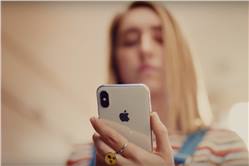 إعلان كوميدى من أبل : ماذا لو كان من الممكن فتح أى قفل بنظرة ؟