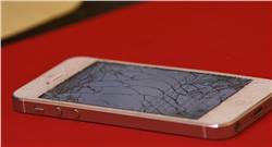 شباب تركيون يحطمون هواتفهم الـ iphone إحتجاجا على قرارات ترامب