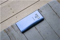 سامسونج تختبر تقنيات جديدة في شاشات OLED منها كاميرا أمامية أسفل الشاشة