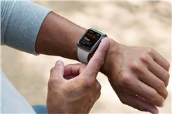 ساعة أبل الذكية تنقذ حياة إمرأة من الموت وتيم كوك يرد على هذه القصة