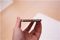 هواتف آيفون 2019 ستأتي بمنفذ Lightning ولن يكون هناك شاحن للشحن السريع