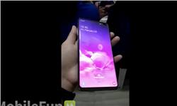 هاتف Galaxy S10+ يظهر في فيديو ويؤكد مشكلة لاصقات حماية الشاشة