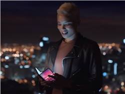 قبل يوم من الكشف عنه تأكيد الإسم الرسمى لهاتف سامسونج القابل للطى