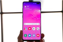 سامسونج: نفكر في رفع قوة الشحن السريع في Galaxy S10 وقد نضيف وضعية تحسين الصور ليلاً