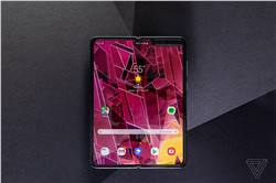 رسمياً سامسونج تعلن تأجيل إطلاق هاتف Galaxy Fold بسبب مشكلة في التصميم