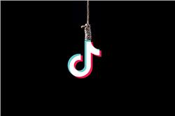 أم لطفلين تنتحر وصديق يطلق النار على صديقه بسبب تطبيق TikTok