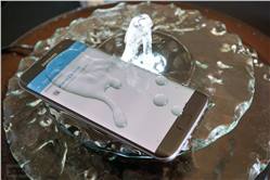 هاتفي Galaxy S8 و iPhone 8 سيكونوا مُضادين للماء بمعيار IP68