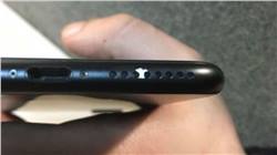 بعض مستخدمي هاتف آبل iPhone 7 يعانوا من مشكلة تقشير جسم الهاتف