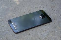 موتورولا تعلن عن بدأ إرسال تحديث أندرويد نوجا لهاتفي Moto Z و Moto Z Force